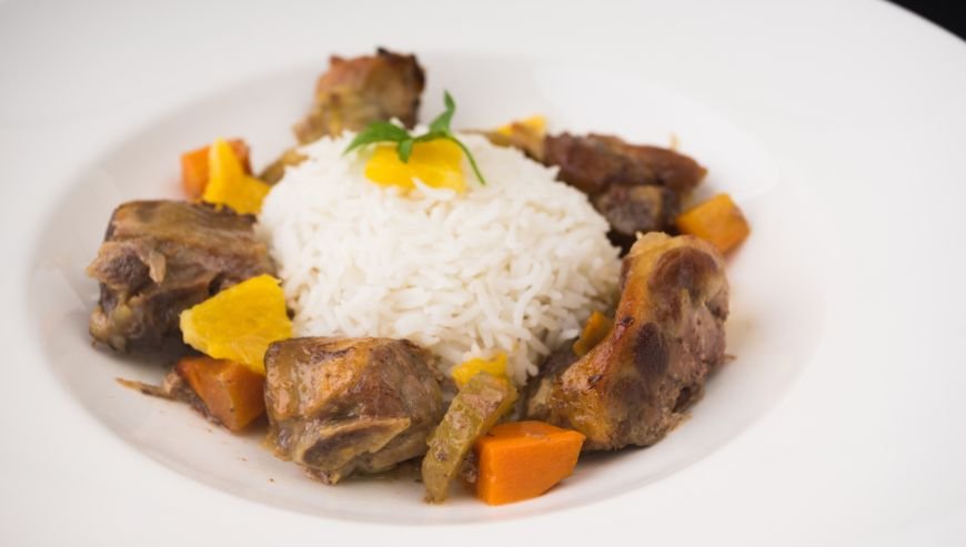 Ayal Alfareej restaurant for all kind of meat with rice meal