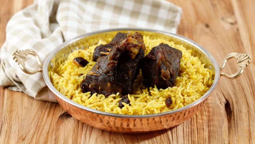 Ayal Alfareej restaurant for all kind of meat with rice meal