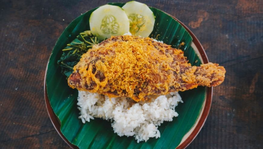 Ayal Alfareej restaurant for all kind of fish with rice meal