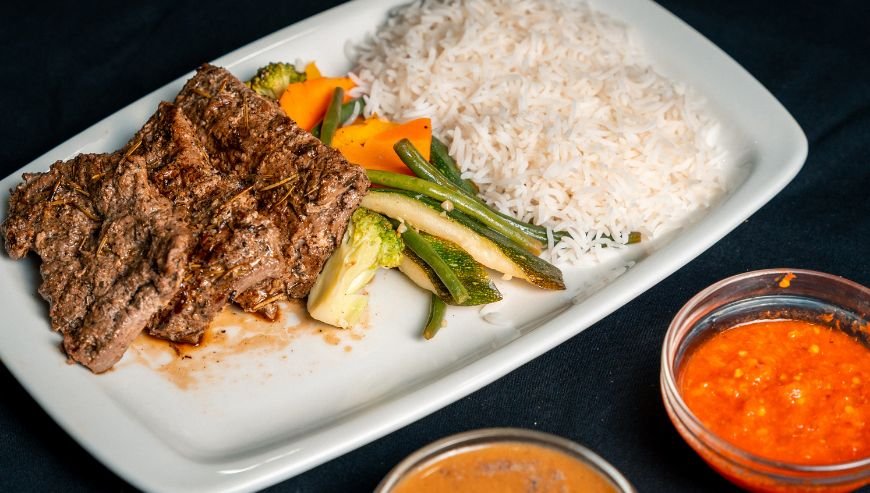 Ayal Alfareej restaurant for all kind of meat with rice meal